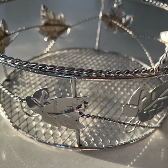 Silver Leaves Basket With Two Handles - Picture 2 of 8
